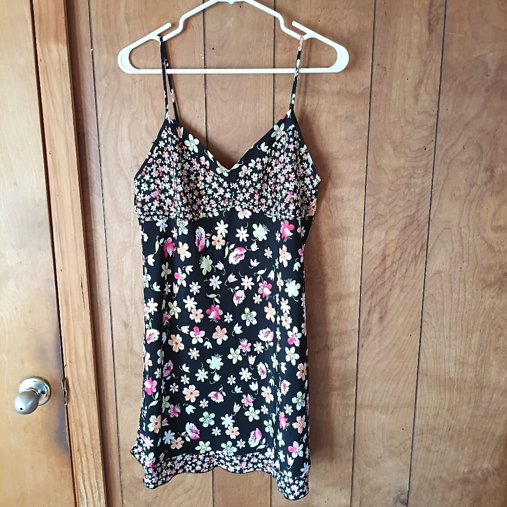 Ivy & Annabelle Black Floral Slip Nightgown Size M Spaghetti Strap